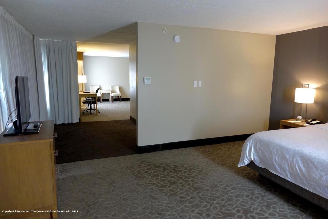 Holiday Inn Express & Suites Oshawa Downtown - Toronto Area By Ihg Zewnętrze zdjęcie