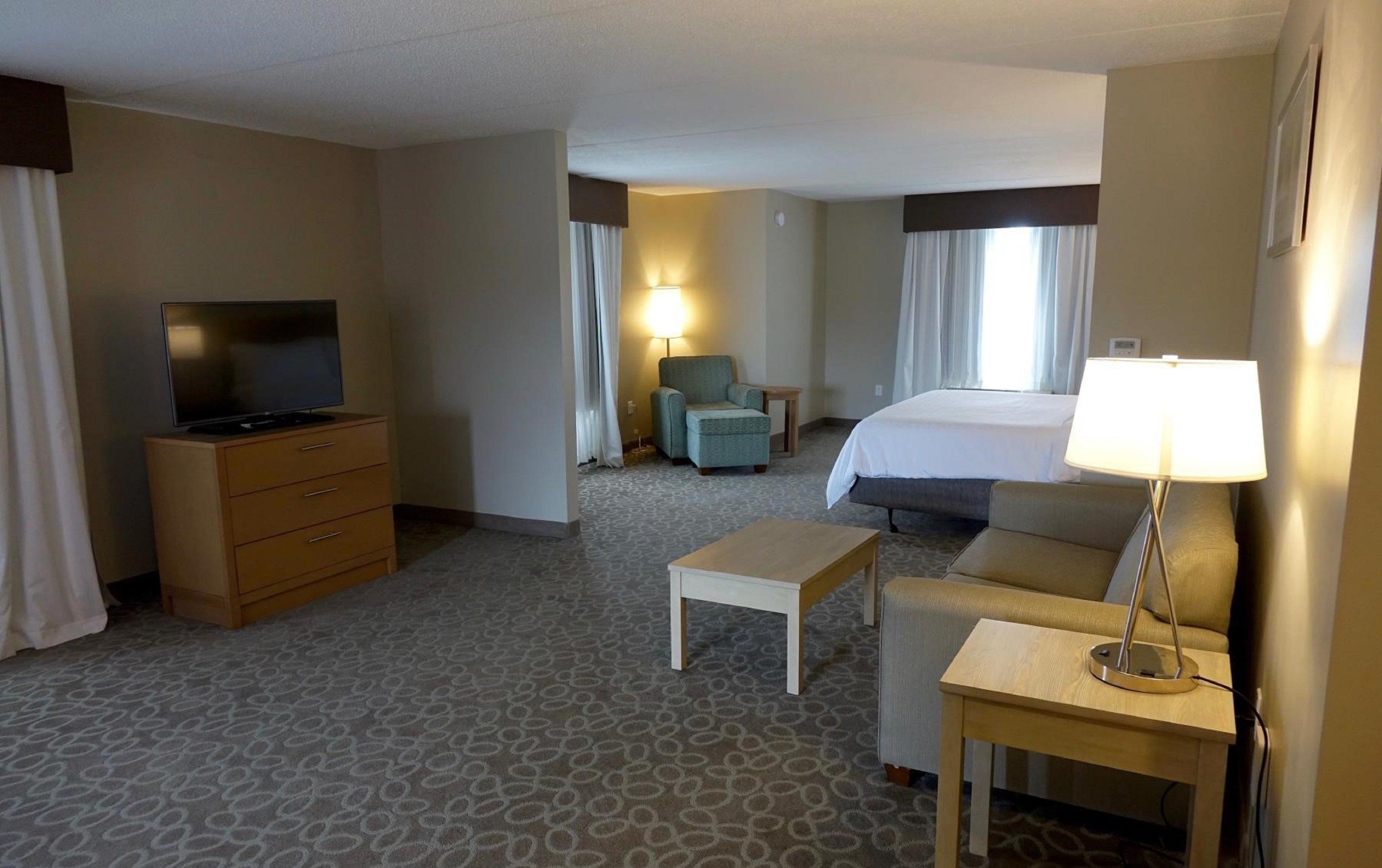 Holiday Inn Express & Suites Oshawa Downtown - Toronto Area By Ihg Zewnętrze zdjęcie