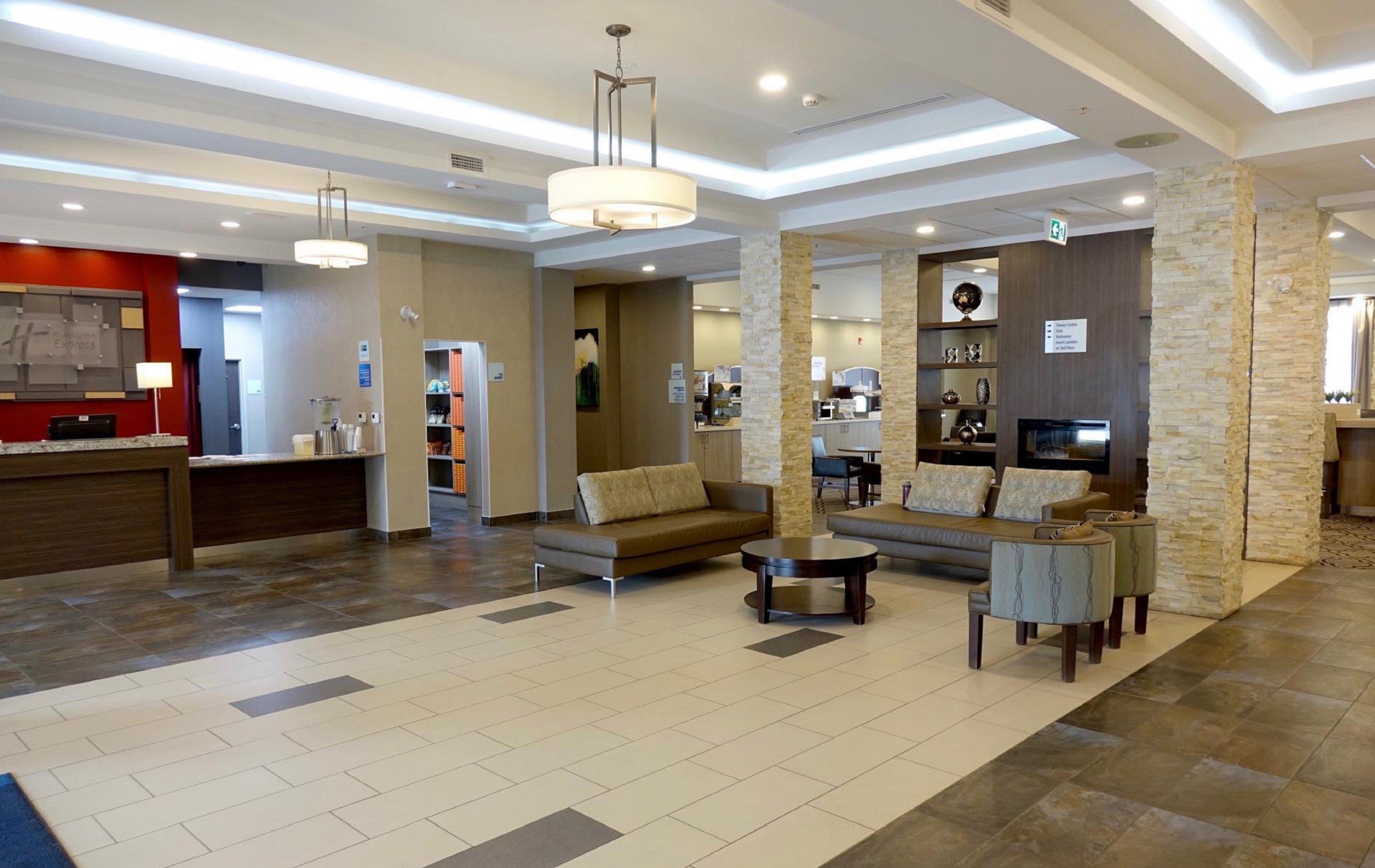 Holiday Inn Express & Suites Oshawa Downtown - Toronto Area By Ihg Zewnętrze zdjęcie