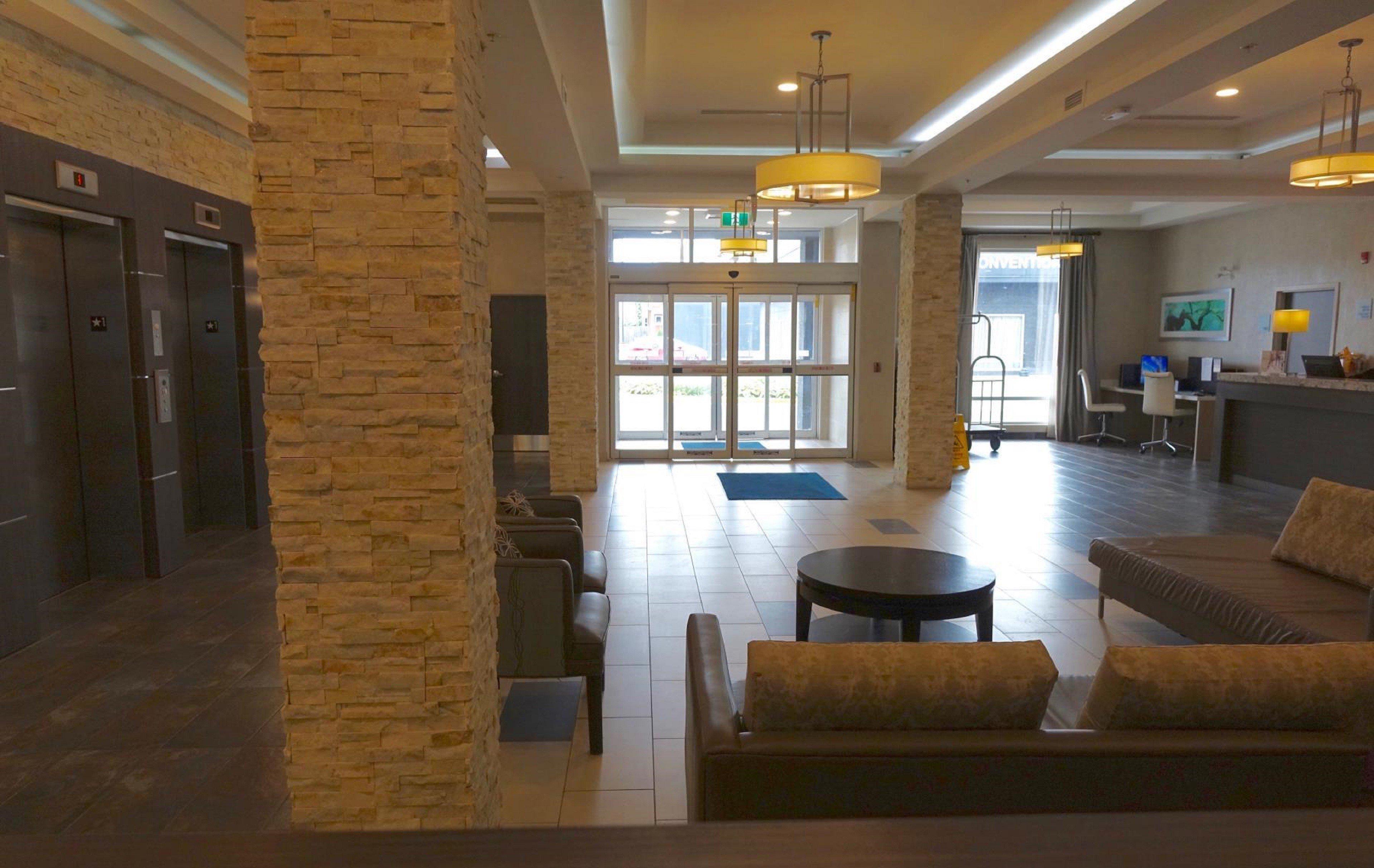 Holiday Inn Express & Suites Oshawa Downtown - Toronto Area By Ihg Zewnętrze zdjęcie