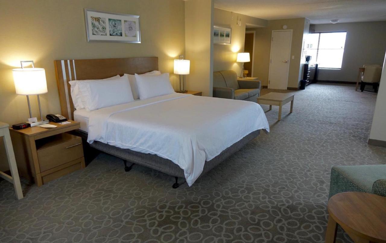 Holiday Inn Express & Suites Oshawa Downtown - Toronto Area By Ihg Zewnętrze zdjęcie