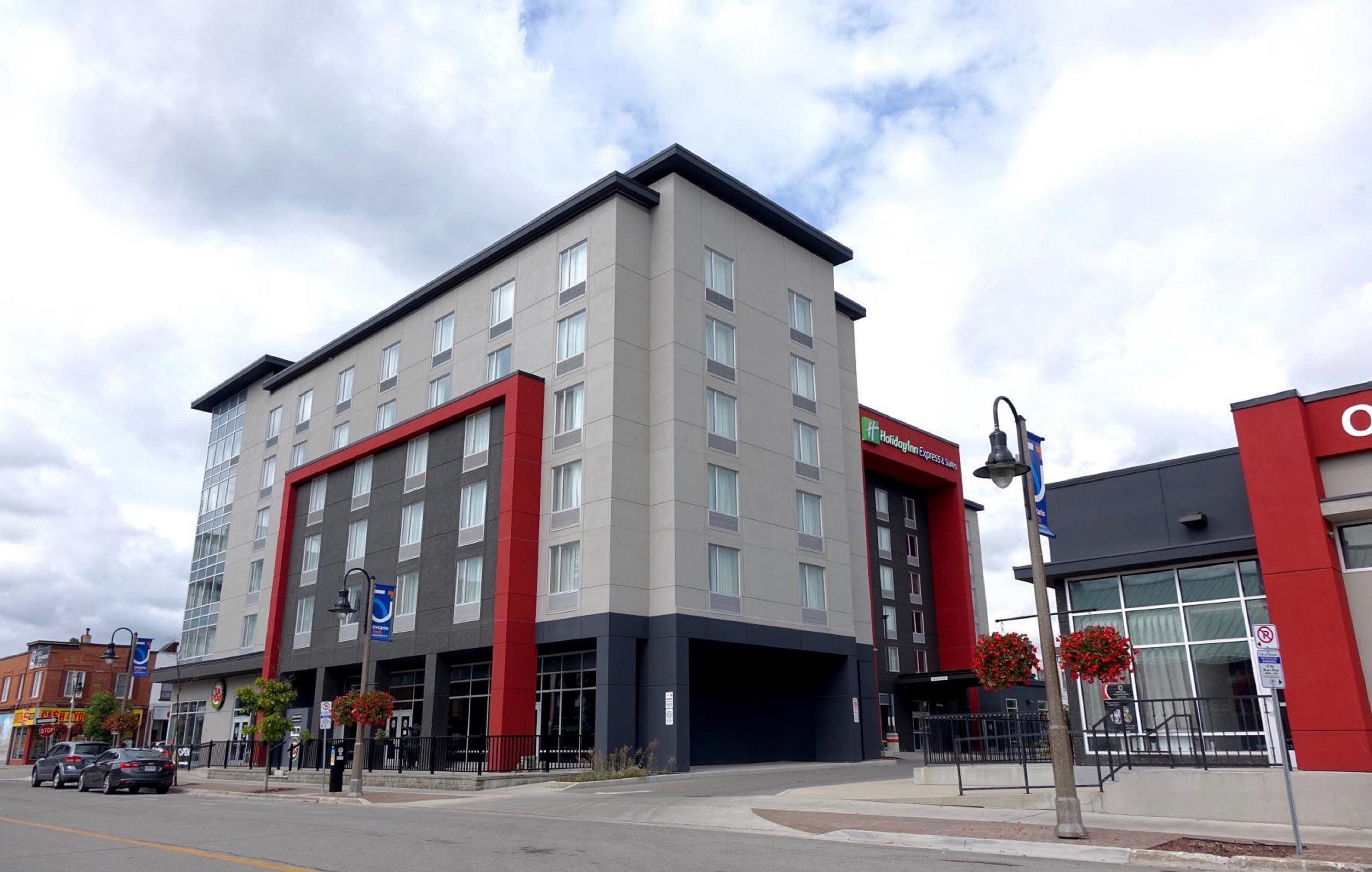 Holiday Inn Express & Suites Oshawa Downtown - Toronto Area By Ihg Zewnętrze zdjęcie