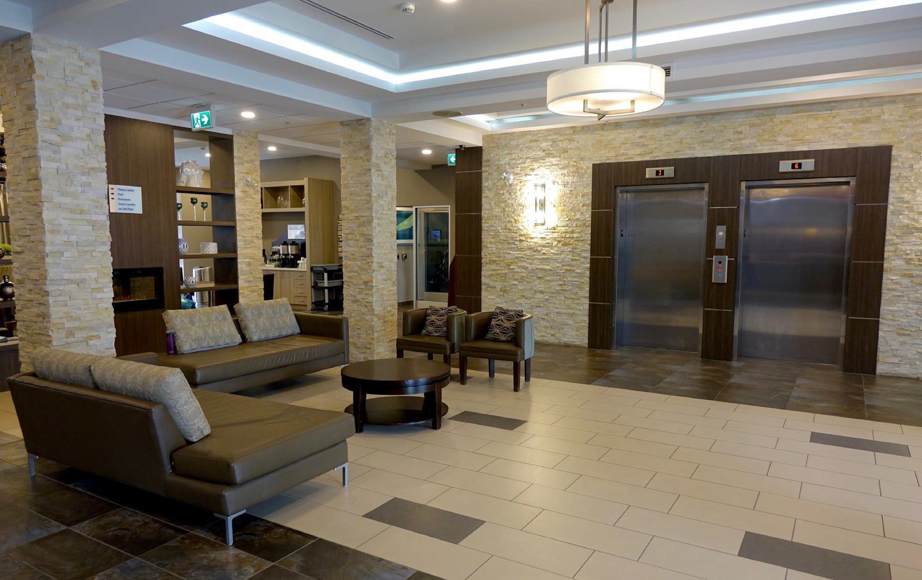 Holiday Inn Express & Suites Oshawa Downtown - Toronto Area By Ihg Zewnętrze zdjęcie